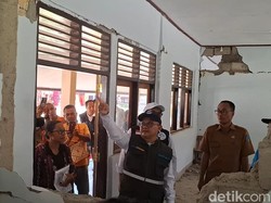 Mendikdasmen Tinjau SDK Rowa Nagekeo yang Rusak Parah Diguncang Gempa