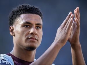 Panas Ollie Watkins Vs Suporter Aston Villa