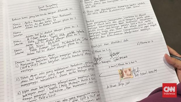 Orang tua murid Sekolah Dasar Islam Plus (SDIP) dan Taman Kanak-Kanak Islam Plus (TKIP) meminta dua yayasan yang tengah berseteru menahan diri dan tidak melakukan tindakan yang dapat mengganggu kegiatan belajar mengajar (KBM).