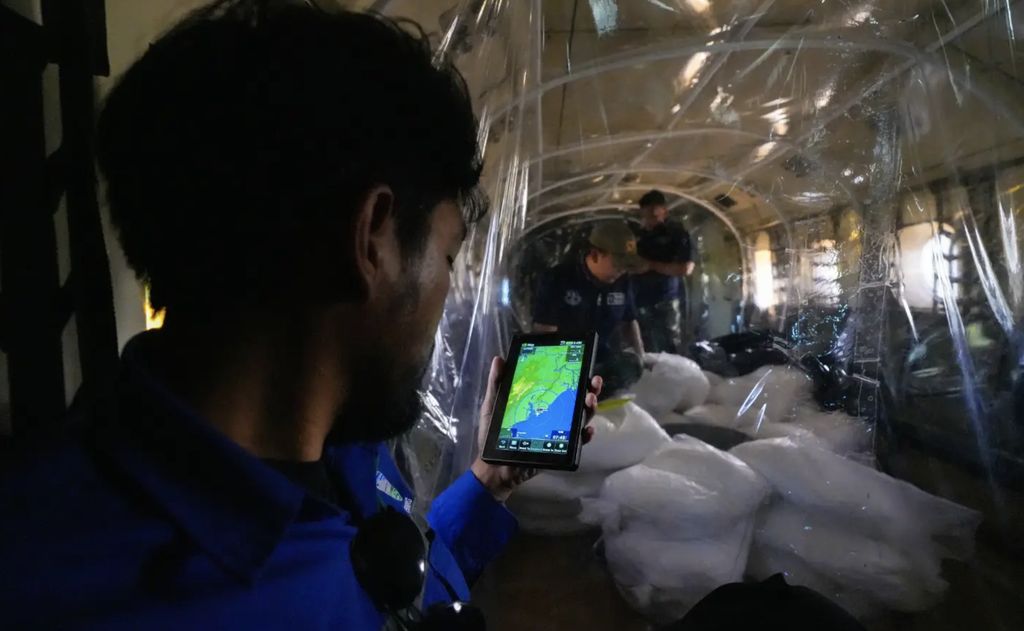 Otorita IKN berbareng TNI Angkatan Udara, BMKG, BPBD, dan sejumlah lembaga mengenai melaksanakan Operasi Modifikasi Cuaca (OMC) di wilayah Kalimantan Timur dan Ibu Kota Nusantara, Sabtu (22/8/2026). (Dok. Humas OIKN via Thread/ikn_id)