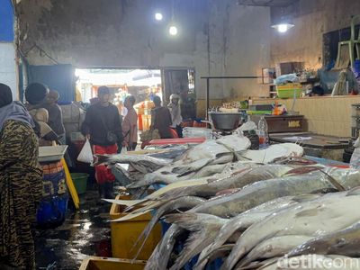 Harga Ikan di Pasar Pabean Surabaya Naik