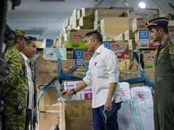 Seskab: Senin Pagi 31 Ton Logistik Dikirim ke NTT-500 Pompa Air ke Kalimantan