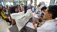 Pemkot Surabaya Bakal Coret Penerima Bansos Jika Jual Beras Bantuan