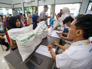Pemkot Surabaya Bakal Coret Penerima Bansos Jika Jual Beras Bantuan