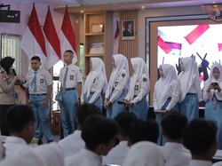 Polwan Polres Lamongan Edukasi Pelajar soal Bullying hingga Bahaya Narkoba