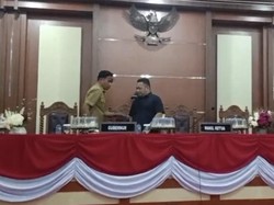 Paripurna Pemberhentian Ketua DPRD Sultra Ricuh, Warga Duduki Kursi Pimpinan