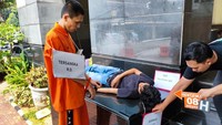 Terungkap Kejinya Rahmat Dimas Bunuh Ojol Tidur dari Reka Ulang