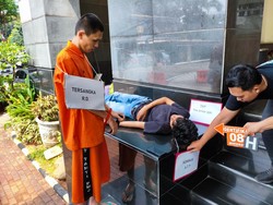 23 Adegan Reka Ulang Ungkap Kejinya Rahmat Dimas Bunuh Ojol Tidur di Tangerang