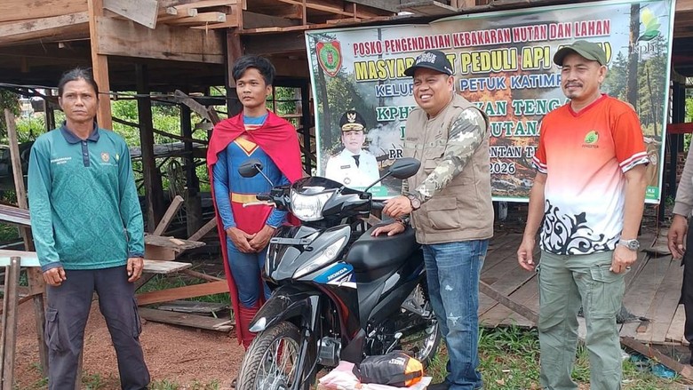 Rudiansyah Superman Karhutla Diganjar Hadiah Motor dari Gubernur Kalteng