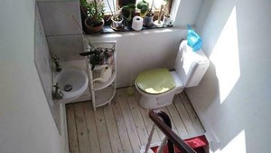 Deretan Letak Toilet Aneh Tapi Nyata, Kok Bisa Ya?