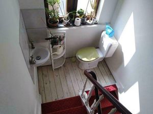 Deretan Letak Toilet Aneh Tapi Nyata, Kok Bisa Ya?
