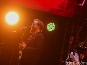 Two Door Cinema Club Ajak Penonton Bernyanyi di LaLaLa Fest 2026