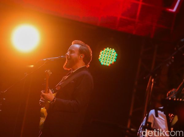 Two Door Cinema Club Ajak Penonton Bernyanyi di LaLaLa Fest 2026