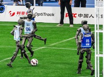 Siiiuuu! Robot Humanoid Tiru Selebrasi Gol Ronaldo