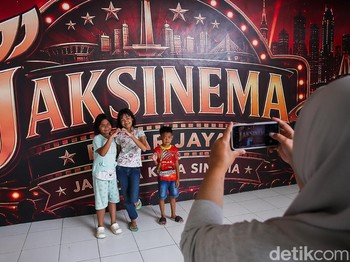 Menyulap Pasar Rumput Menjadi Bioskop Mini
