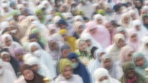 Di Tengah Kabut Asap, Umat Islam Palembang Gelar Salat Meminta Hujan