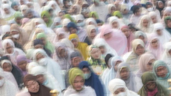 Di Tengah Kabut Asap, Umat Islam Palembang Gelar Salat Meminta Hujan