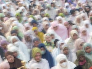 Di Tengah Kabut Asap, Umat Islam Palembang Gelar Salat Meminta Hujan