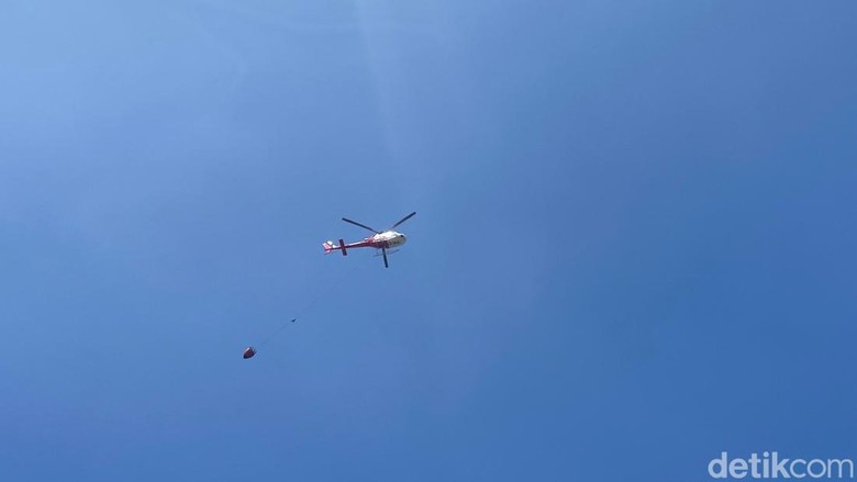 Puluhan Kali 'Water Bombing' Dikerahkan Gempur Kebakaran Gunung Arjuno