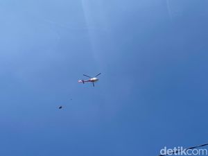 Puluhan Kali Water Bombing Dikerahkan Gempur Kebakaran Gunung Arjuno