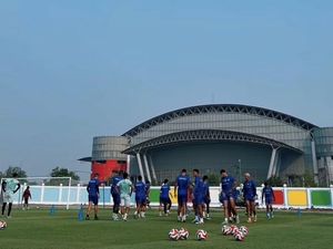 Isen Mulang Kalteng FC Tancap Gas Latihan di Stadion Tuah Pahoe