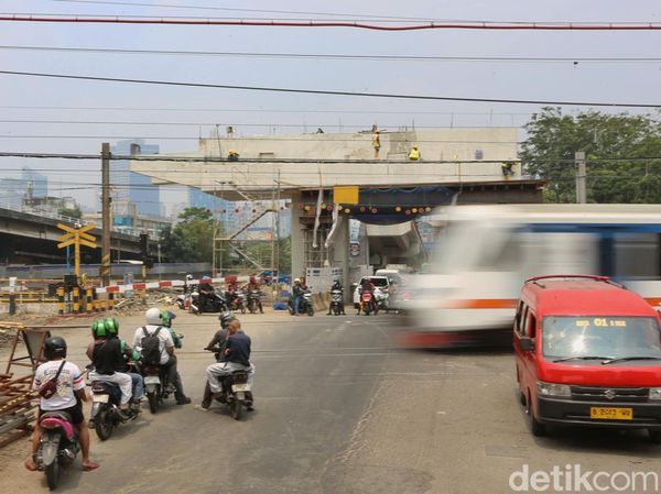 Jalan Layang Latumeten Dikebut, Target Rampung Desember