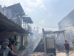 Kebakaran di Duren Sawit Jaktim, Sejumlah Rumah Kontrakan Hangus