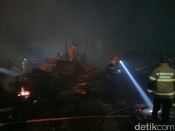 Kebakaran di Perumahan Pemda Manggala Makassar Malam Ini