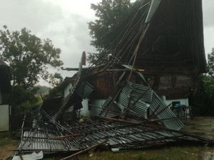 Angin Kencang Melanda Toba, 9 Atap Rumah Warga Rusak-Pohon Tumbang
