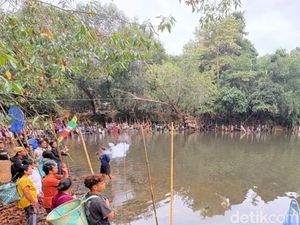 Menuba Saat Kemarau Panjang, Tak Hanya Berharap Ikan tapi Juga Hujan