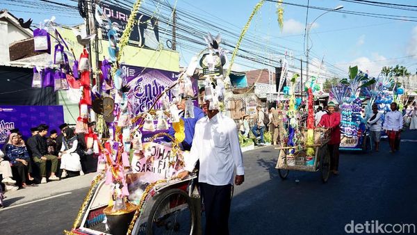 Tradisi Endog-Endogan Kembiritan di Banyuwangi