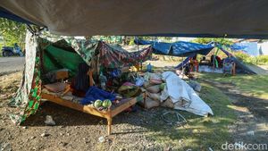 Trauma Gempa, Warga Nagekeo NTT Pilih Tidur di Tenda