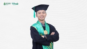 Pernah Bersihkan Rumah Dosen demi Kuliah, Yuda Jadi Lulusan Terbaik UIN Walisongo