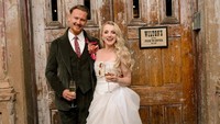 Momen Pernikahan Bintang Harry Potter Evanna Lynch dengan Dennis Skinner