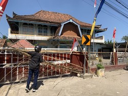 Kantor Desa Kebon Ayu Disegel, Kades Lapor Polisi