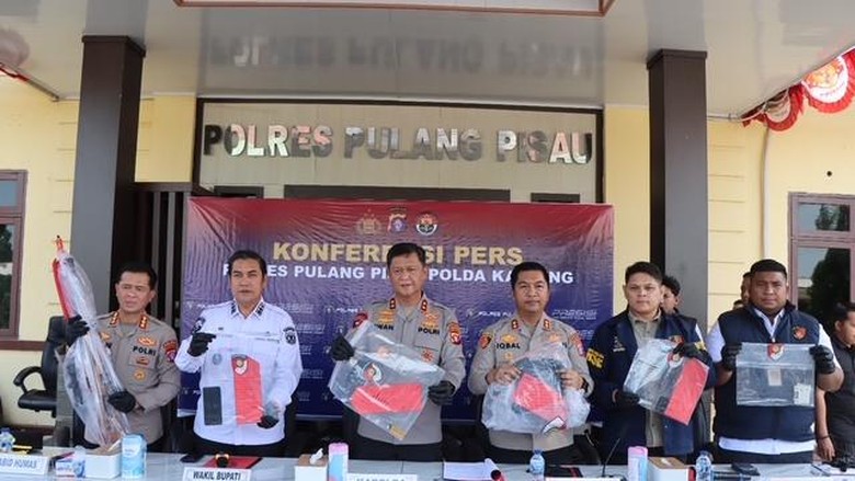 Kapolda Kalteng Bongkar Aksi Pembakaran 12 Titik, 2 Warga Ditangkap