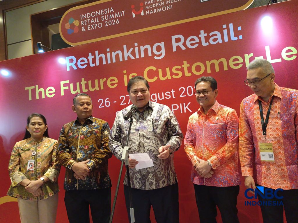 Menteri Koordinator bagian Perekonomian Airlangga Hartarto berbareng Menteri Perdagangan Budi Santoso saat konvensi pers di Swissotel PIK Avenue, Jakarta, Rabu (26/8/2026). (CNBC Indonesia/Martyasari Rizky)