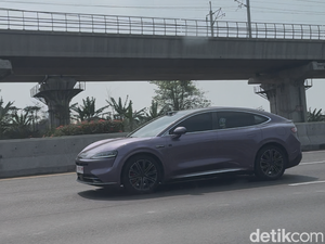 Mobil Diduga EV Huawei-Chery Beredar di Jalanan Jakarta