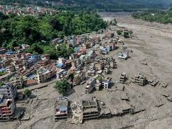 Kesaksian Pilot Lihat Ngerinya Banjir Bandang Dahsyat Terjang Nepal