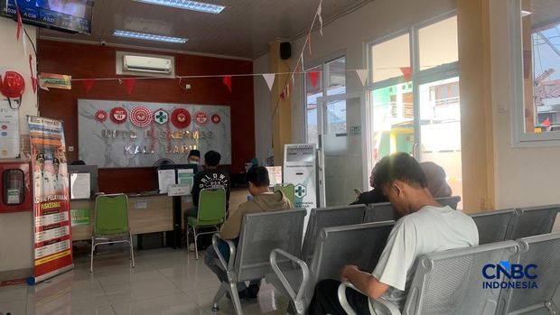 Puskesmas Kalibaru Kota Bekasi tengah melayani warga yang mengikuti Cek Kesehatan Gratis, Rabu (26/8/2026). (CNBC Indonesia/Fergi Nadira)