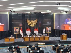 Rapat Paripurna, Legislator DKI Soroti Raperda Pengendalian Penduduk