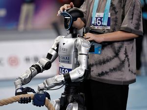 Pria 36 Tahun Tajir Melintir Jualan Robot, Harta Kekayaan Rp 151 Triliun