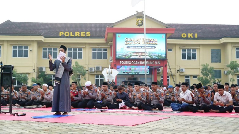 Cegah Karhutla Meluas, Polres OKI Gelar Salat Istisqa