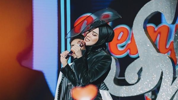 Gaya Syahrini Comeback Jadi Sorotan, Pakai Cincin Berlian Raksasa Rp 116 M