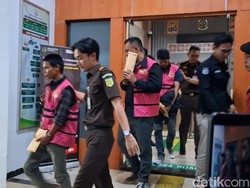 Kejari Purwakarta Tahan 3 Tersangka Kasus Dugaan Korupsi Kredit Rp 3,4 Miliar