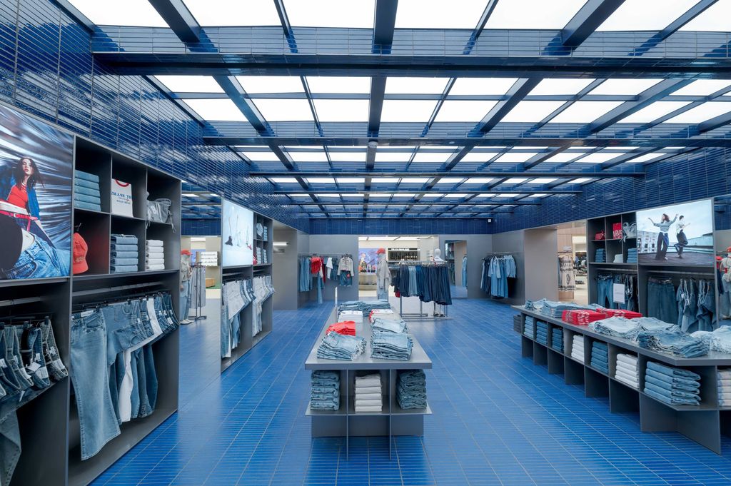 URBAN REVIVO Hadir di Indonesia, Buka Flagship Store Pertama di Senayan City Jakarta