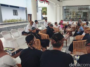 Tradisi Nyembah: Warga Wanasigra Saba Pendopo Ciamis