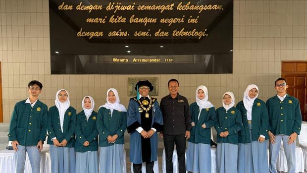 Alumni SMA Unggulan CT ARSA Foundation Sukoharjo