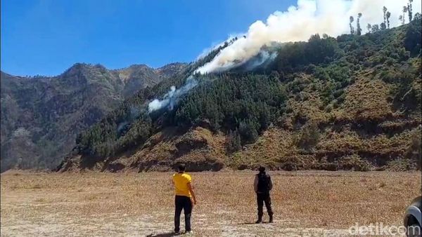 Kawasan Bromo Kembali Terbakar
