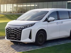 BYD M9 Makin Dekat ke Indonesia, Versi Murah Denza D9